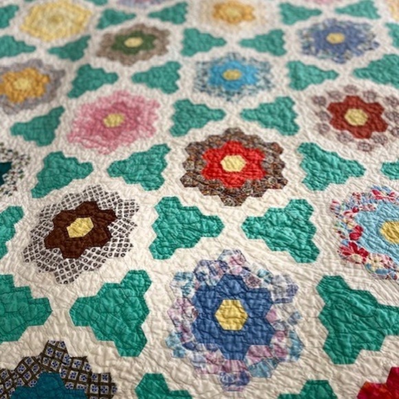 Stunning Mint Vintage Grandmother's Garden Quilt - Picture 8 of 9